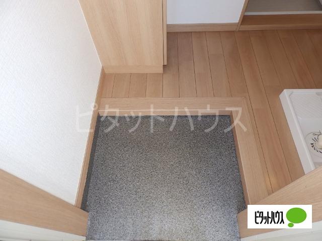 横浜市南区永田東アパート 玄関