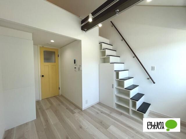 横浜市南区永田北アパート リビング