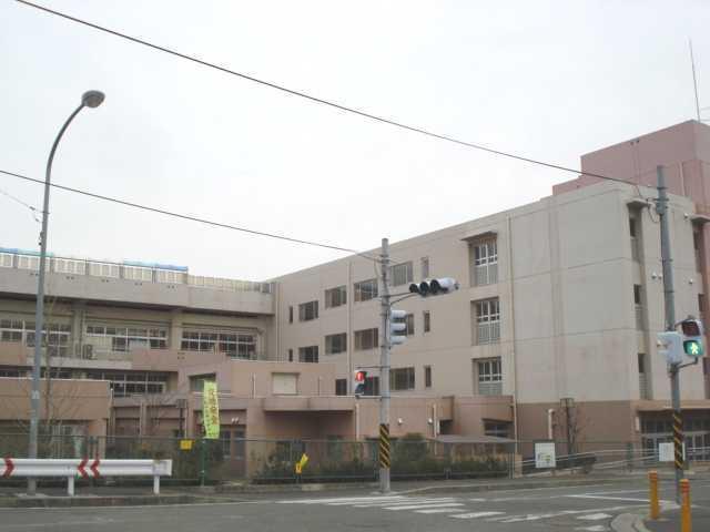 山下みどり台小学校：300m