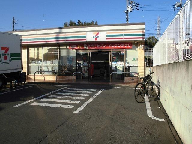 セブンイレブン横浜戸塚町店：600m