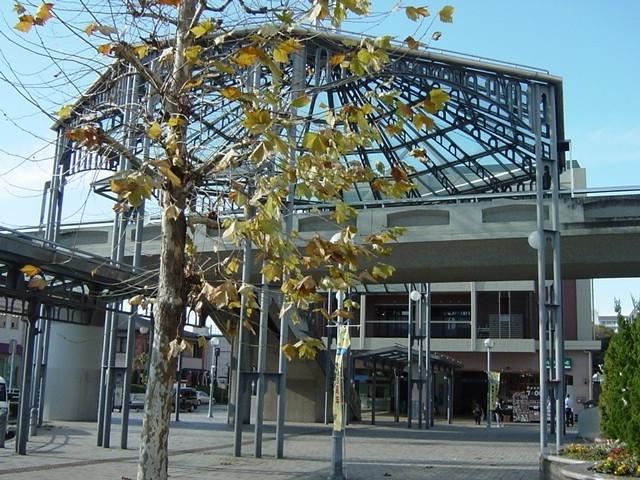 中川駅(横浜市営地下鉄　ブルーライン)：1161m