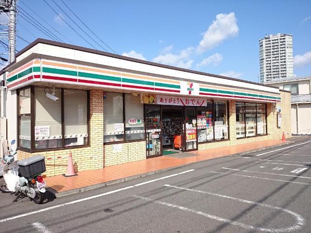 セブンイレブン長津田駅西口店：187m