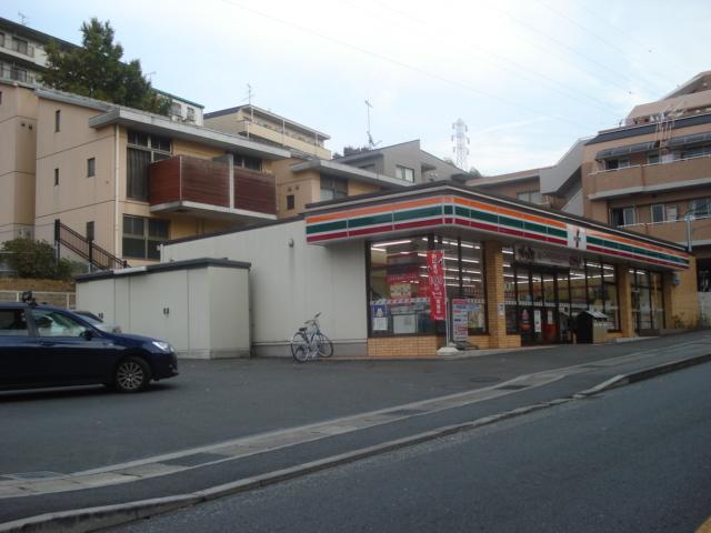 セブンイレブン川崎東長沢店：571m
