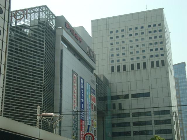 丸井川崎店(デパート)：642m