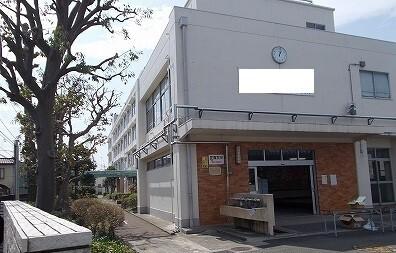 横浜泉が丘中学校：970m