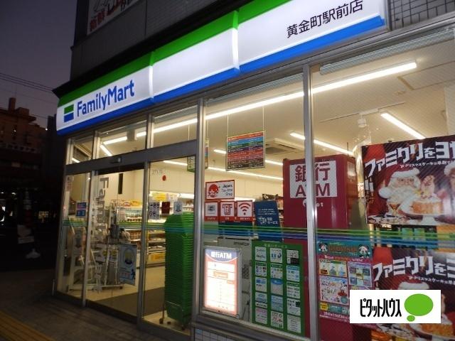 ファミリーマート黄金町駅前店：182m