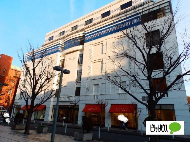 バーニーズニューヨーク横浜店：3587m