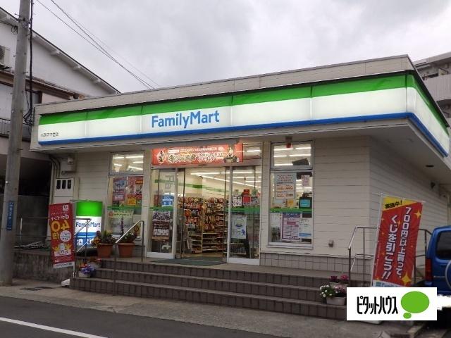 ファミリーマート弘明寺中里店：727m