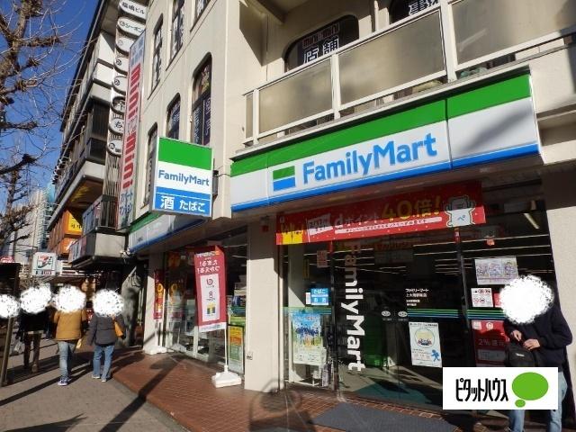 ファミリーマート上大岡駅南店：663m
