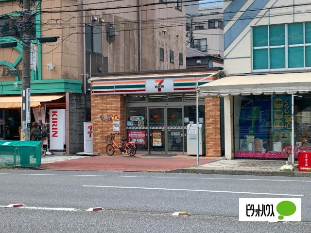 セブンイレブン横浜弘明寺駅前店：136m