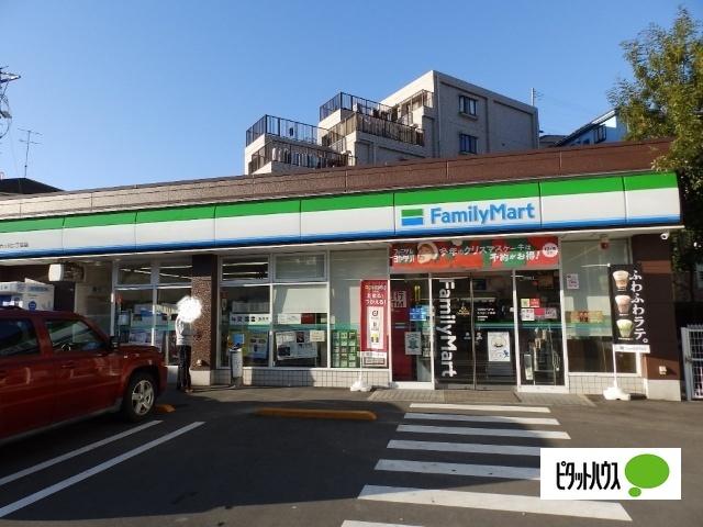 ファミリーマート六ッ川二丁目店：873m