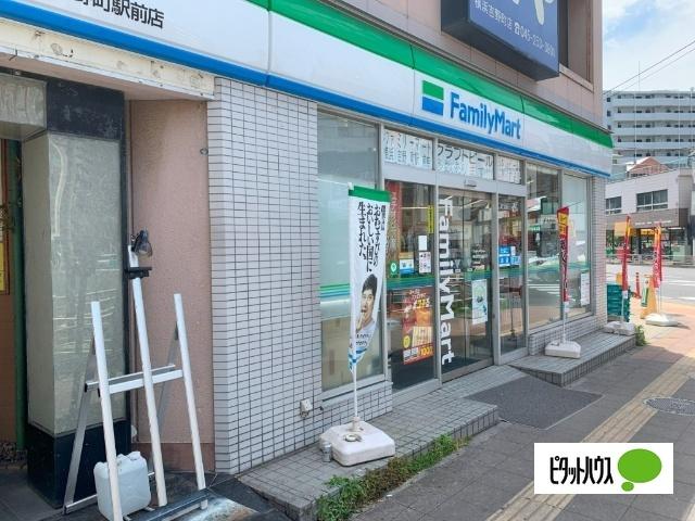 ファミリーマート横浜吉野町駅前店：213m