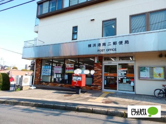 横浜港南二郵便局：638m