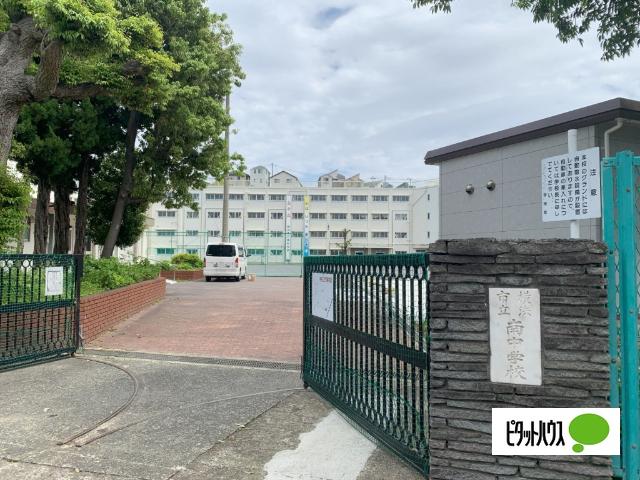 横浜市立南中学校：371m