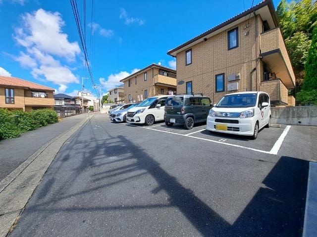 ラッキーベル　Ｂ（102） 駐車場