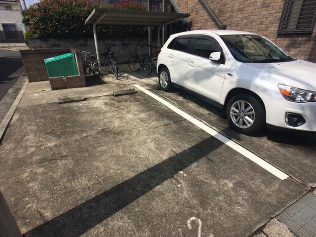 クレスト（102） 駐車場