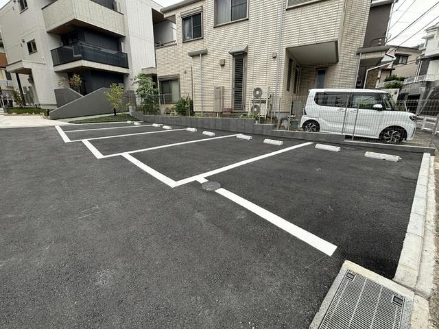 D’Bless上大岡（303） 駐車場