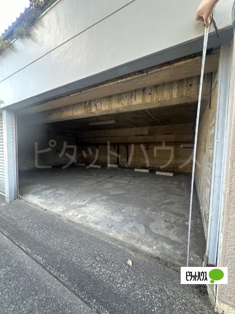 日限山三貸戸建 駐車場