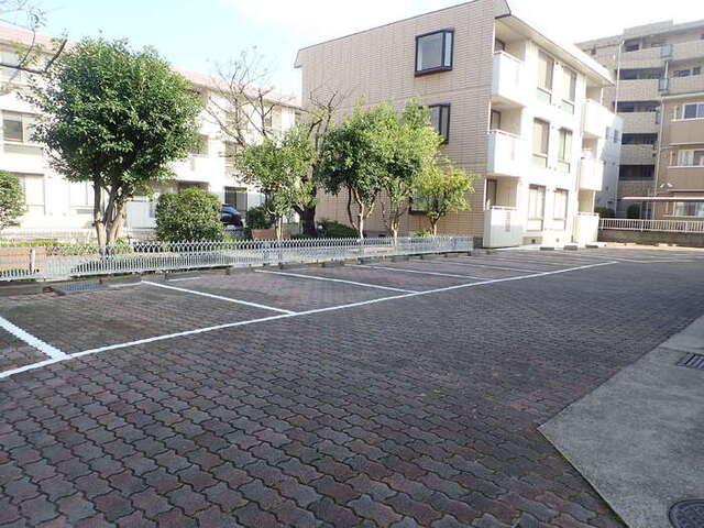 ビラ・ジュニペラス　C棟（105） 駐車場