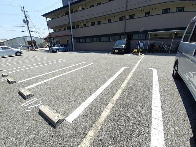 フィオーレ西庄Ａ（201） 駐車場