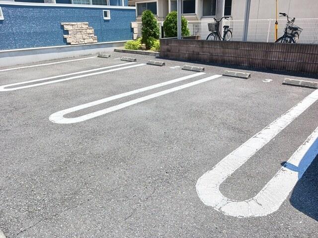 ワイズ　コンブリオⅣ（202） 駐車場