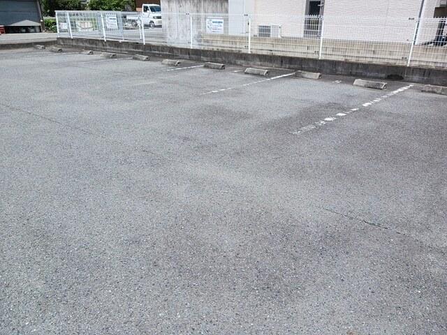 ロジュマン　ドゥ　クール（201） 駐車場