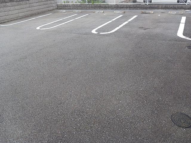 コレクト　ライル（301） 駐車場