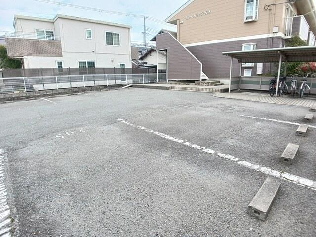 グリーンハイツ三木（203） 駐車場