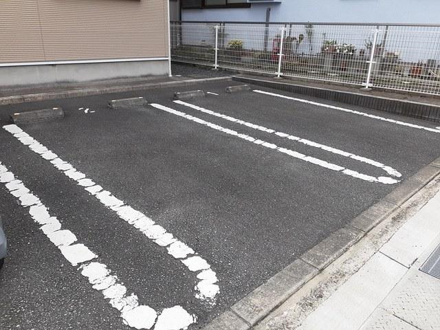 シュライン・フロント（202） 駐車場