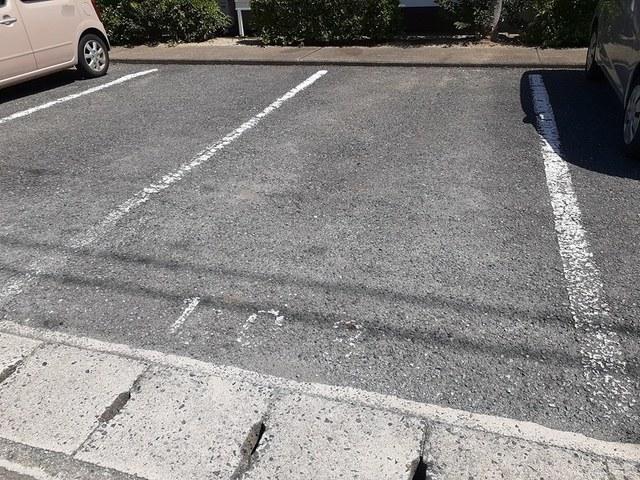 ドミール三喜（102） 駐車場