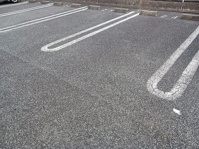 ソレイユ東山Ⅰ（204） 駐車場