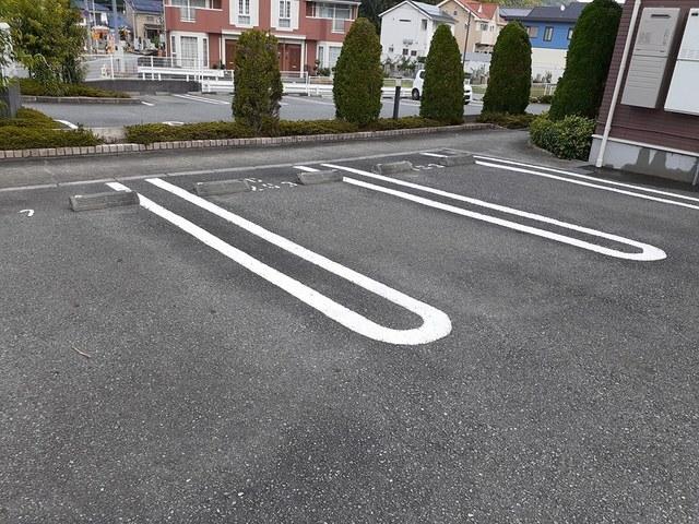 エーデル緑ヶ丘Ｄ（203） 駐車場