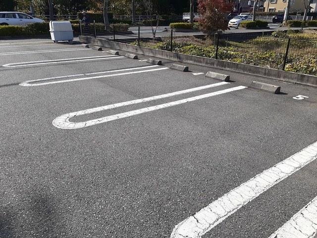 アヴェニュー谷川（204） 駐車場