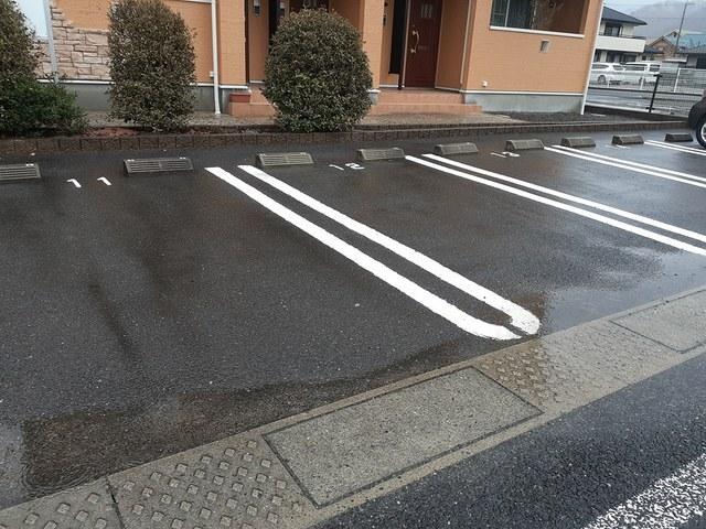 メゾン　ド　ウ−ルＡ（202） 駐車場
