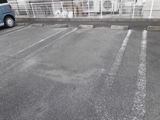 フラン・ブリーズ（204） 駐車場