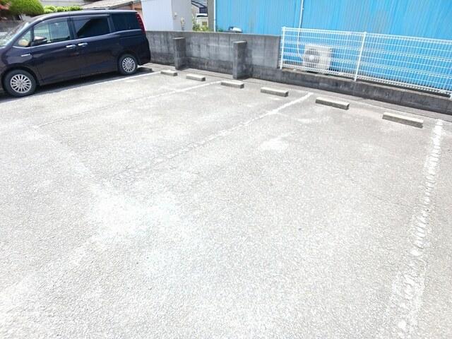 エスポワール鎌倉（202） 駐車場