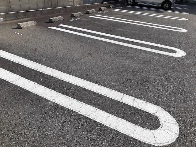 エーデルⅡ（202） 駐車場