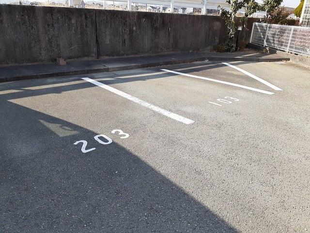 クレストヨコセキ（103） 駐車場