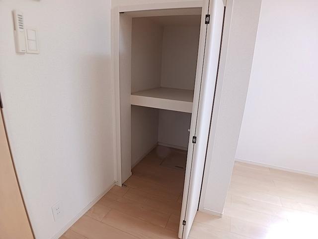 ソリッソ三条（101） 収納