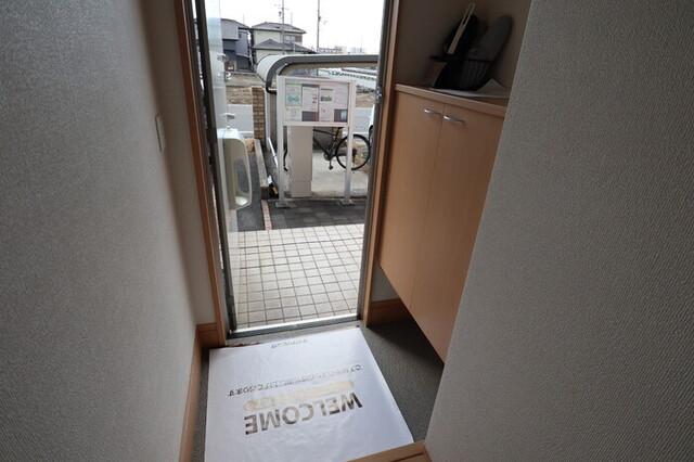 リバーサイド中野田（102） 玄関
