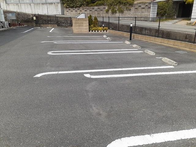 ファイン　コルソⅤ（205） 駐車場