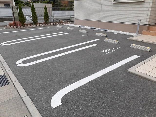 フィレール　デュ　トラジャⅥ（103） 駐車場