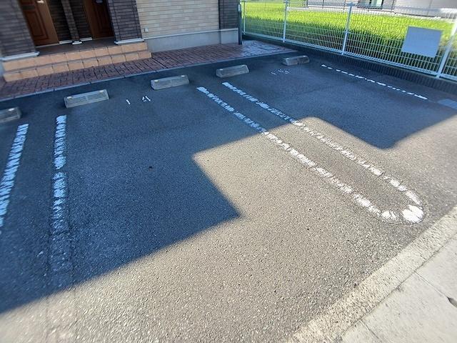 ヌーベル・ヴァンＢ（103） 駐車場