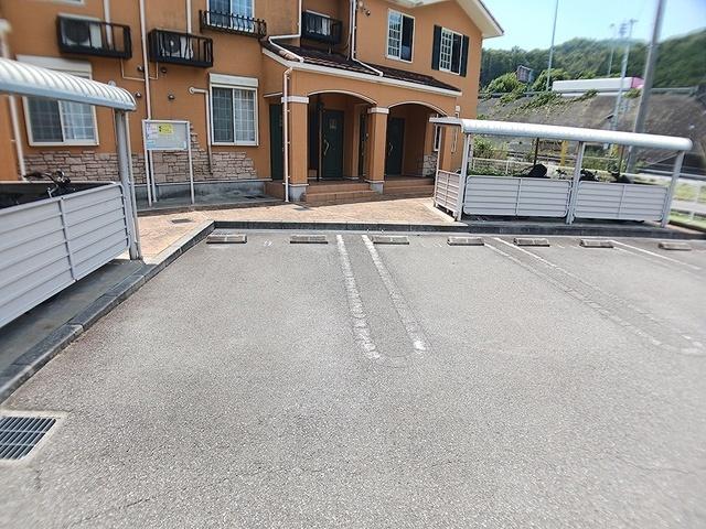 グラン・レーヴ（103） 駐車場
