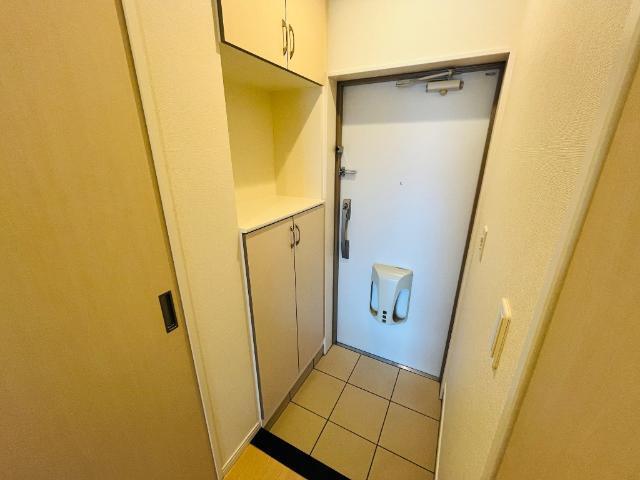 アンプルール 玄関