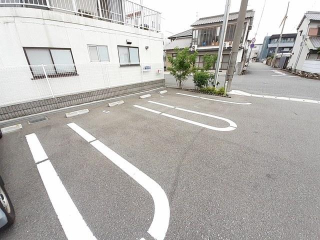 コレクト　ライル（104） 駐車場