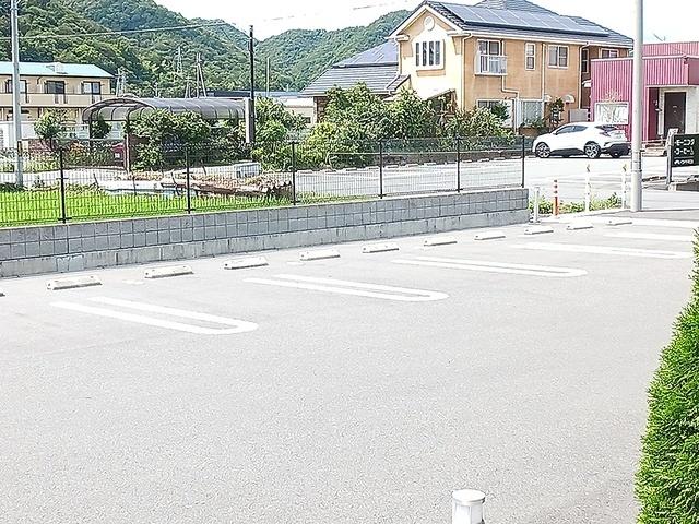 アル・グレース（203） 駐車場