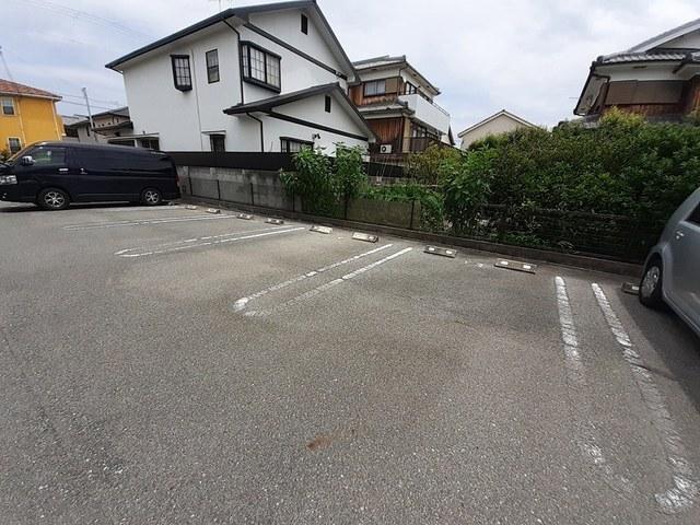 エリタージュＡ（104） 駐車場