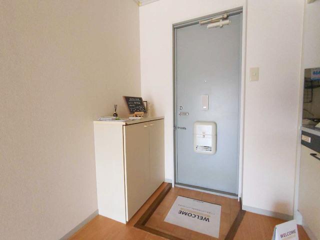 ロイヤルハイツⅡ（103） 玄関
