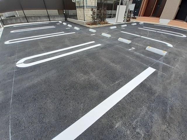 Ｅｎｓｏｌｅｉｌｌｅ（202） 駐車場